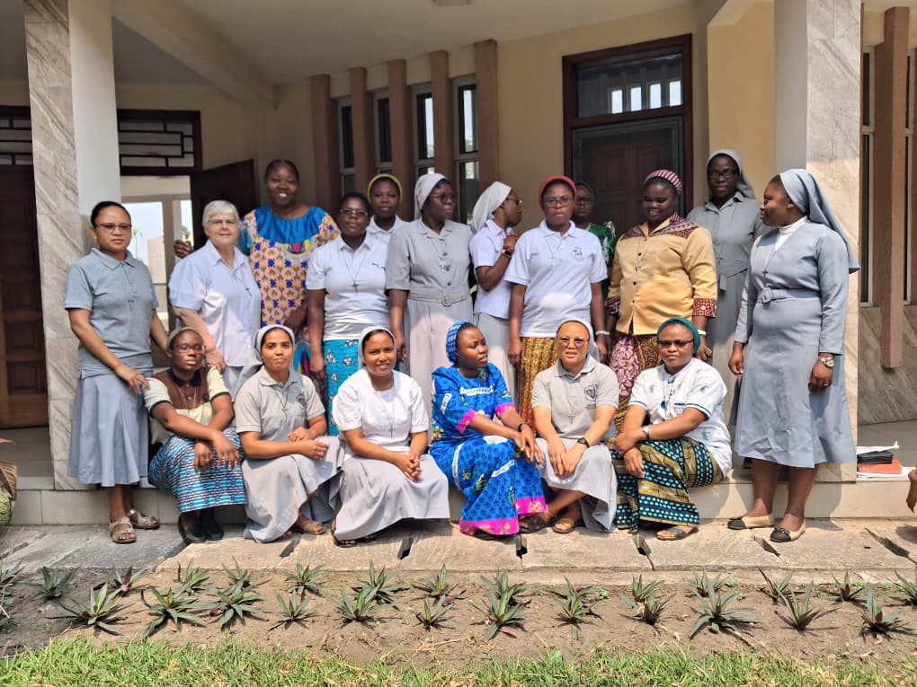 Laicos de Kinshasa con las hermanas