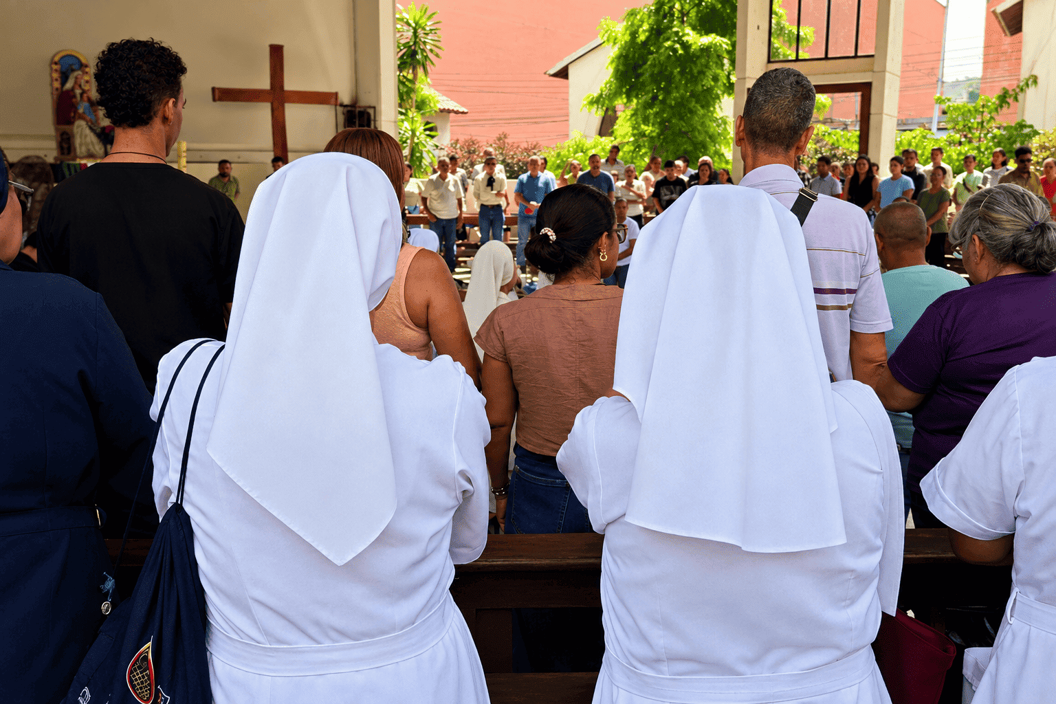 imagen de monjas en un acto