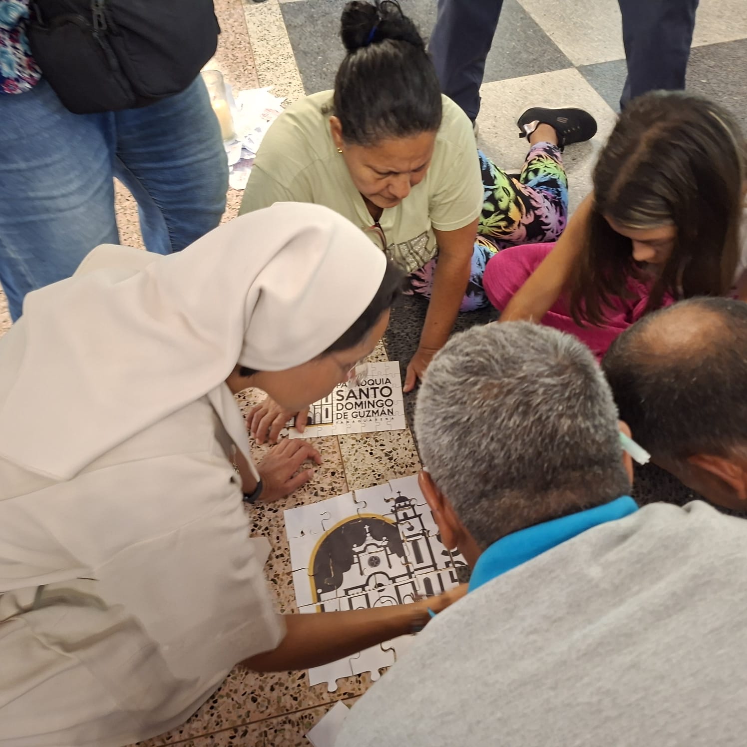 imagen de hermanas hospitalarias ayudando