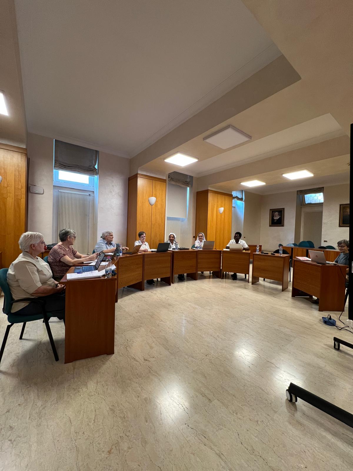 imagen de reunion de reestructuración