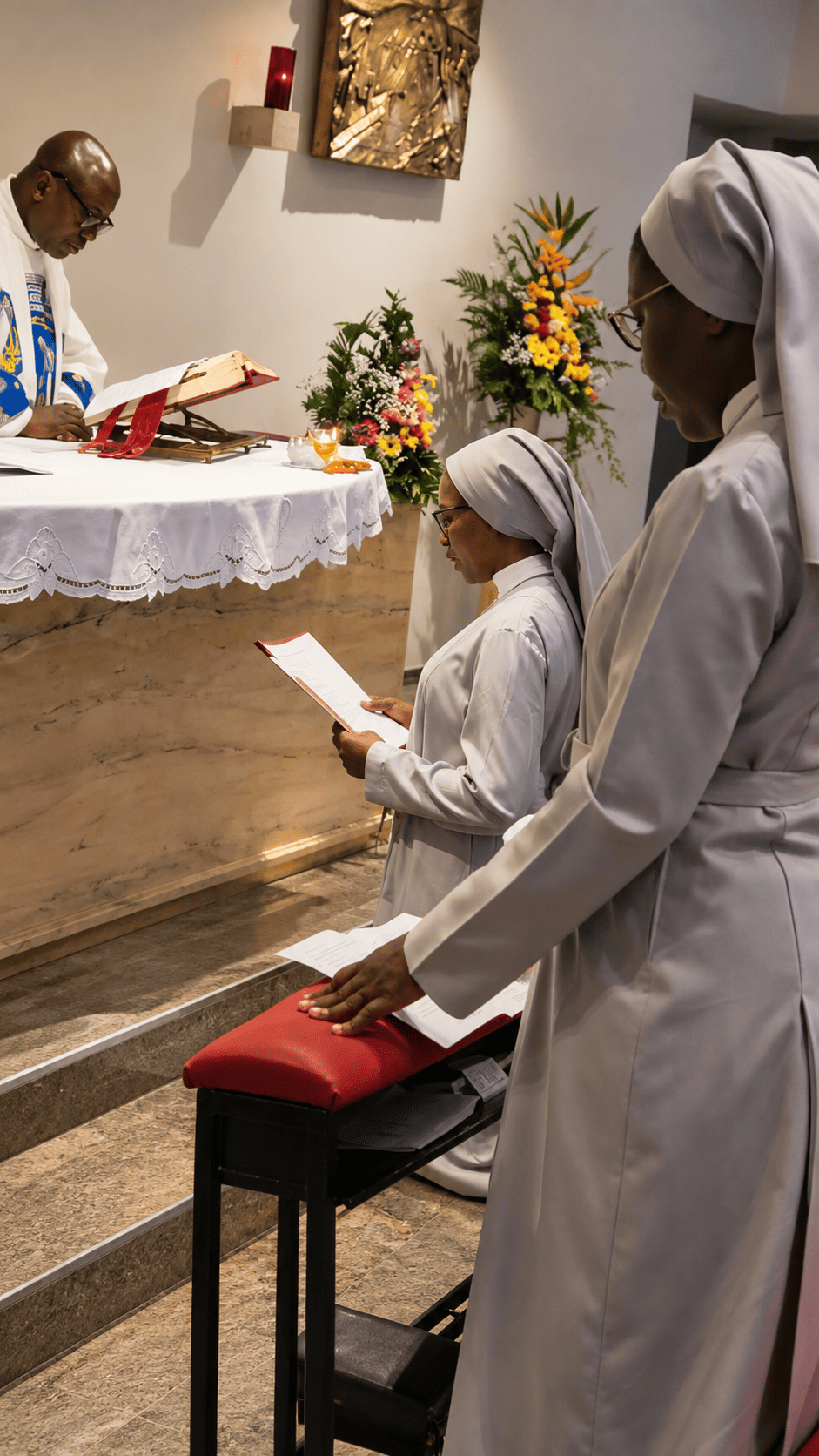Sor Nicole en una capilla