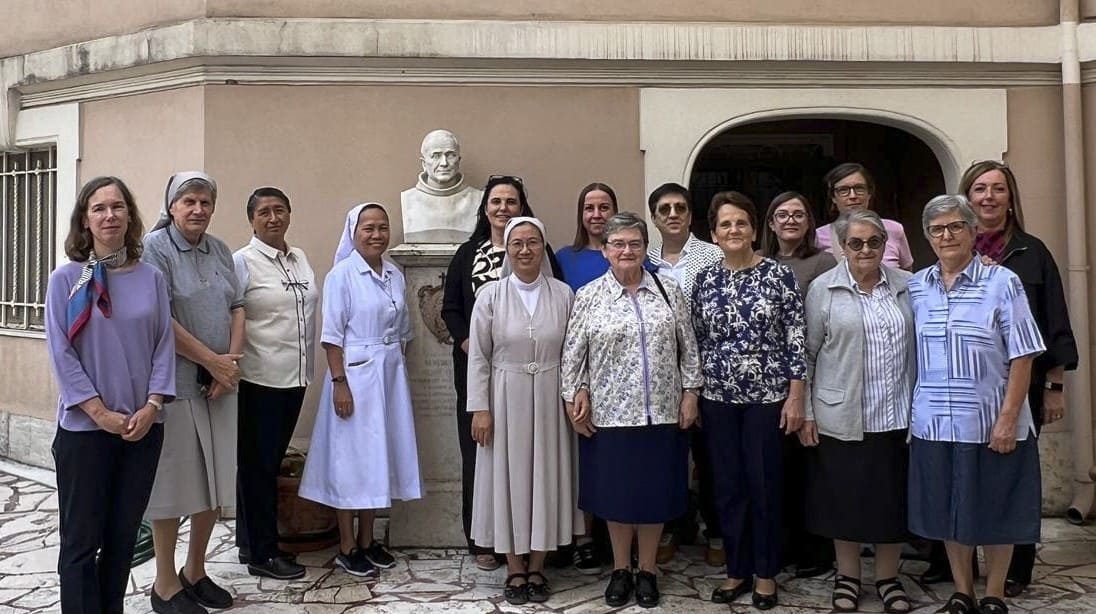 Fotografía de grupo de las participantes en el encuentro de secretarias de las Hermanas Hospitalarias